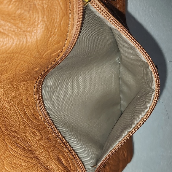 Floral etched fold over crossbody yellow/tan purse - Picture 9 of 12